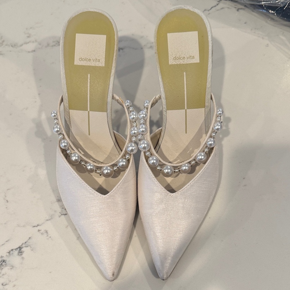 Dolce Vita Women's White Pearl-Adorned Heels - KANIKA PEARL HEELS VANILLA SILK